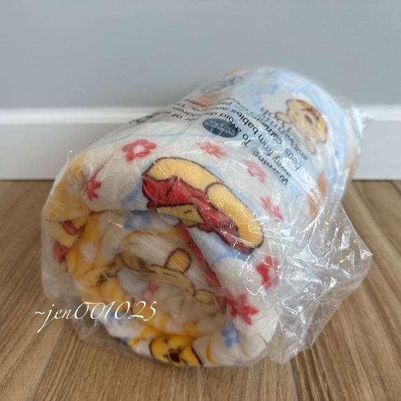 Disney Winnie the Pooh Oversized Plush Throw Blanket 5x6 ft - Picture 8 of 9